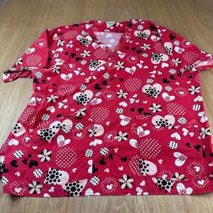 Cottonality Red Heart Print Scrub Top Women’s XXL Pockets Medical Uniform